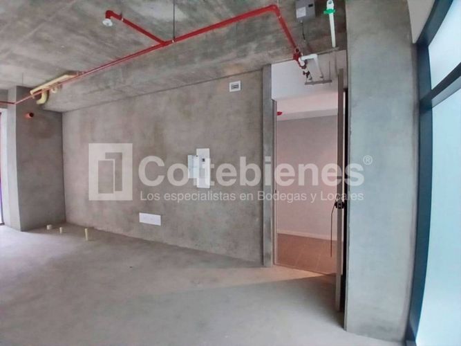 Oficina en arriendo en El Poblado, Medellín, 120 m² · foto 2 de 12