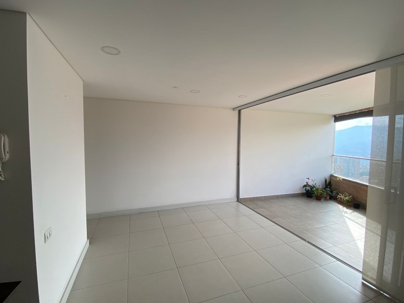 Apartamento en venta en Loma Del Chocho, Envigado · foto 2 de 14
