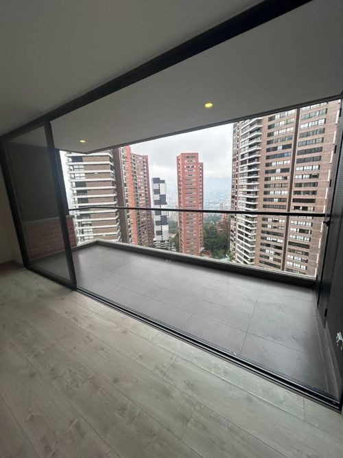 Apartamento de 2 alcobas en arriendo en Altos Del Poblado, Medellín, 78 m² · foto 6 de 24
