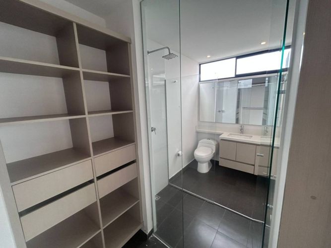 Apartamento de 2 alcobas en arriendo en Altos Del Poblado, Medellín, 78 m² · foto 7 de 24