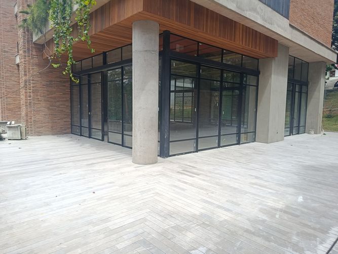 Local en arriendo en Las Lomas, Medellín, 200 m² · foto 2 de 10