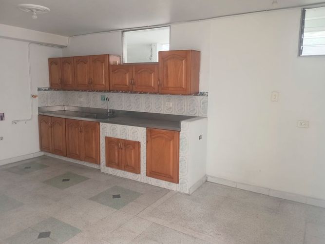 Apartamento de 4 alcobas en arriendo en Suramericana, Medellín, 212 m² · foto 3 de 15