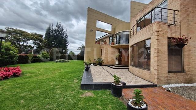 Casa en venta en Guaymaral, Bogotá · foto 2 de 24
