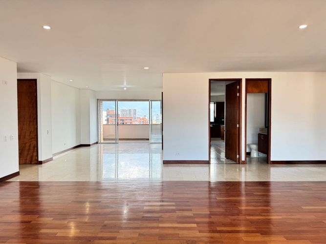 Apartamento de 3 alcobas en arriendo en El Poblado, Medellín, 360 m² · foto 3 de 16
