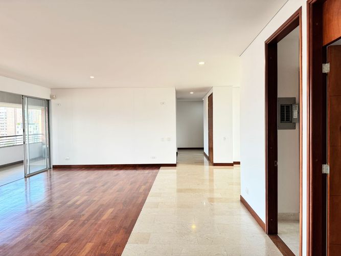 Apartamento de 3 alcobas en arriendo en El Poblado, Medellín, 360 m² · foto 4 de 16