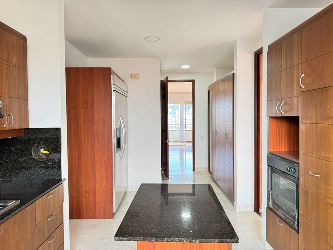 Apartamento de 3 alcobas en arriendo en El Poblado, Medellín, 360 m² · foto 14 de 16