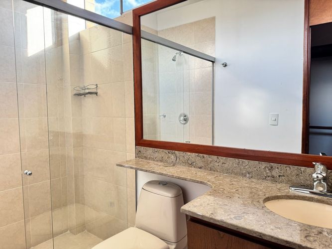 Apartamento de 3 alcobas en arriendo en El Poblado, Medellín, 360 m² · foto 16 de 16
