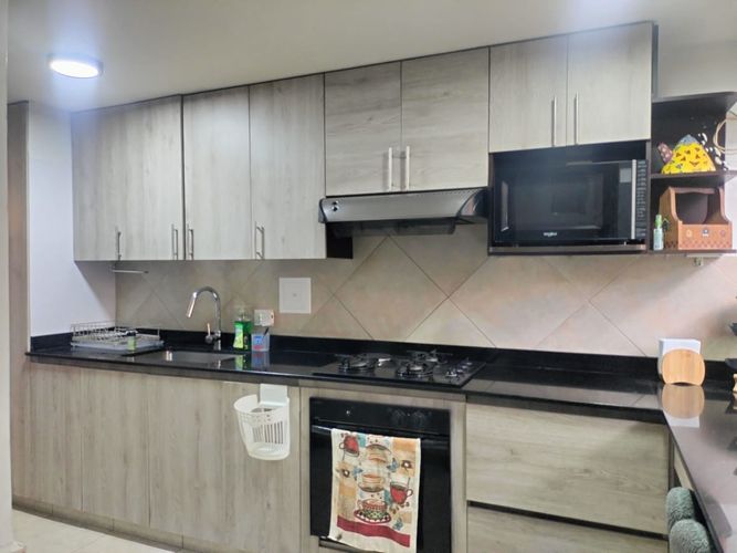 Apartamento de 3 alcobas en arriendo en El Poblado, Medellín, 139 m² · foto 9 de 18