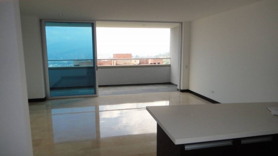 Apartamento de 2 alcobas en venta en Loma De La Doctora, Sabaneta, 108 m² · foto 2 de 21