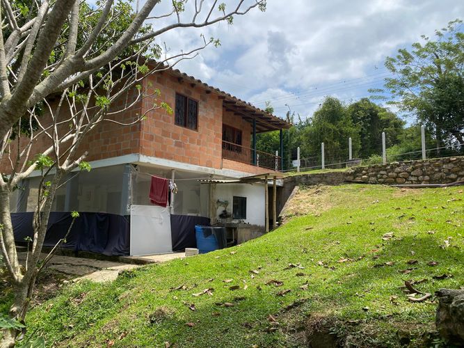 Casa de 6 alcobas en venta en Ruitoque, Floridablanca, 2000 m² · foto 2 de 11