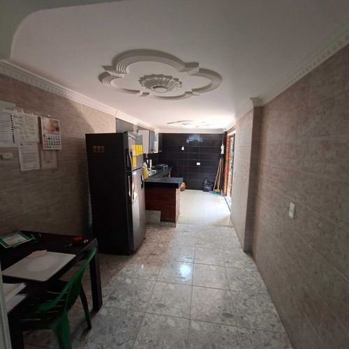 Casa de 3 alcobas en venta en Los Rosales, Floridablanca, 215 m² · foto 2 de 10