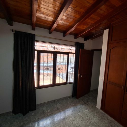 Casa de 3 alcobas en venta en Los Rosales, Floridablanca, 215 m² · foto 3 de 10