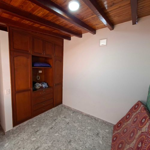 Casa de 3 alcobas en venta en Los Rosales, Floridablanca, 215 m² · foto 4 de 10