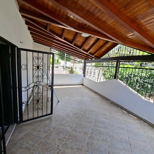 Casa de 3 alcobas en venta en Los Rosales, Floridablanca, 215 m² · foto 6 de 10