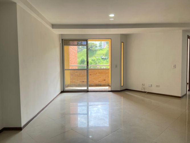 Apartamento de 3 alcobas en arriendo en Vegas De La Doctora, Sabaneta, 99 m² · foto 2 de 16
