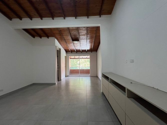 Casa de 3 alcobas en venta en Los Almendros, Envigado, 134 m² · foto 2 de 14
