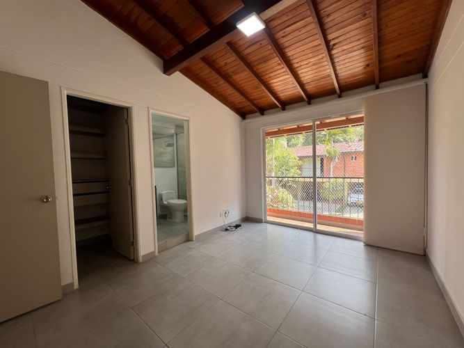 Casa de 3 alcobas en venta en Los Almendros, Envigado, 134 m² · foto 13 de 14