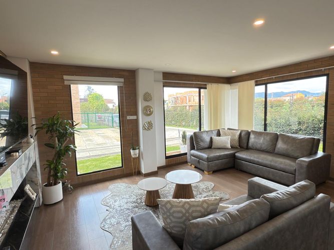 Casa de 5 alcobas en venta en Siberia, Cota, 200 m² · foto 3 de 21