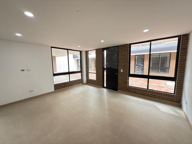 Casa de 3 alcobas en venta en Cota, 150 m² · foto 2 de 24