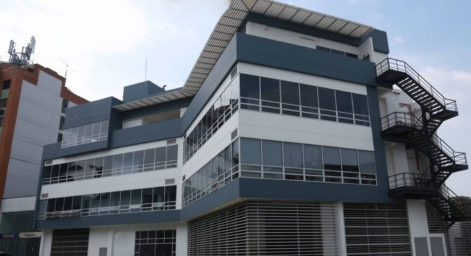 Edificio en venta en Versalles, Cali, 4416 m² · foto 2 de 4