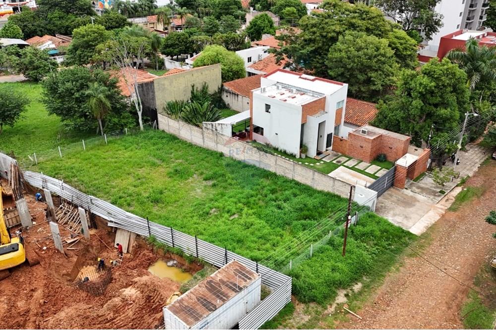 AMPLIO TERRENO EN OFERTA. ZONA CONMEBOL. LUQUE. — foto 2