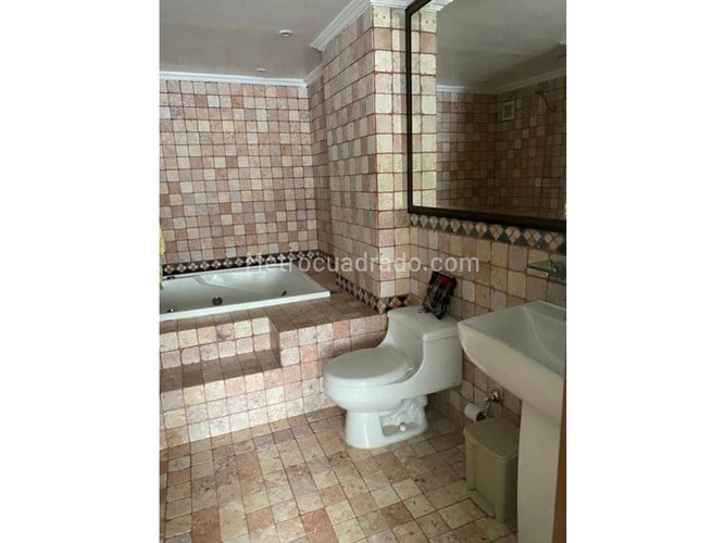 Apartamento de 3 alcobas en venta en Lindaraja, Bogotá, 163 m² · foto 6 de 16