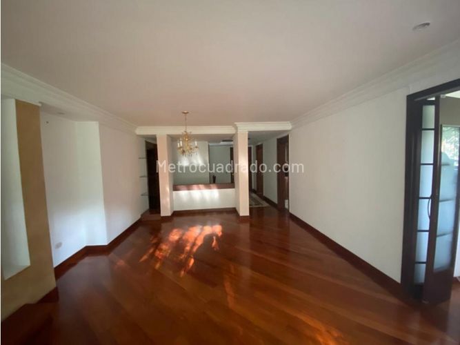 Apartamento de 3 alcobas en venta en Lindaraja, Bogotá, 163 m² · foto 11 de 16