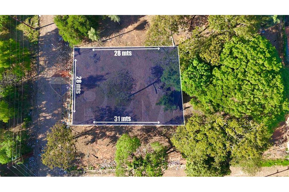 Amplio terreno de 28x31 a 200 m. de la avda Peron — foto 3