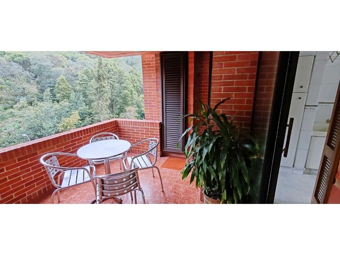 Apartamento de 3 alcobas en venta en Chicó Reservado, Bogotá, 207 m² · foto 2 de 19