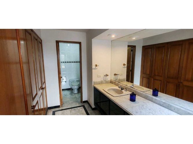 Apartamento de 3 alcobas en venta en Chicó Reservado, Bogotá, 207 m² · foto 10 de 19