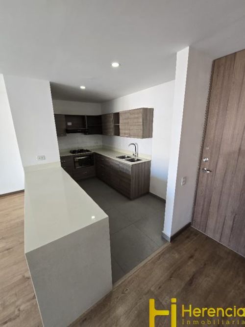 Apartamento de 3 alcobas en arriendo en Loma Del Escobero, Envigado, 110 m² · foto 4 de 24