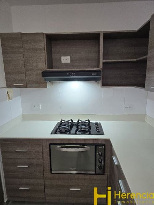 Apartamento de 3 alcobas en arriendo en Loma Del Escobero, Envigado, 110 m² · foto 11 de 24