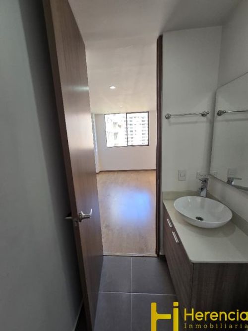 Apartamento de 3 alcobas en arriendo en Loma Del Escobero, Envigado, 110 m² · foto 12 de 24