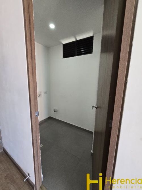 Apartamento de 3 alcobas en arriendo en Loma Del Escobero, Envigado, 110 m² · foto 15 de 24