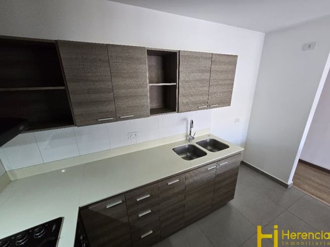 Apartamento de 3 alcobas en arriendo en Loma Del Escobero, Envigado, 110 m² · foto 23 de 24