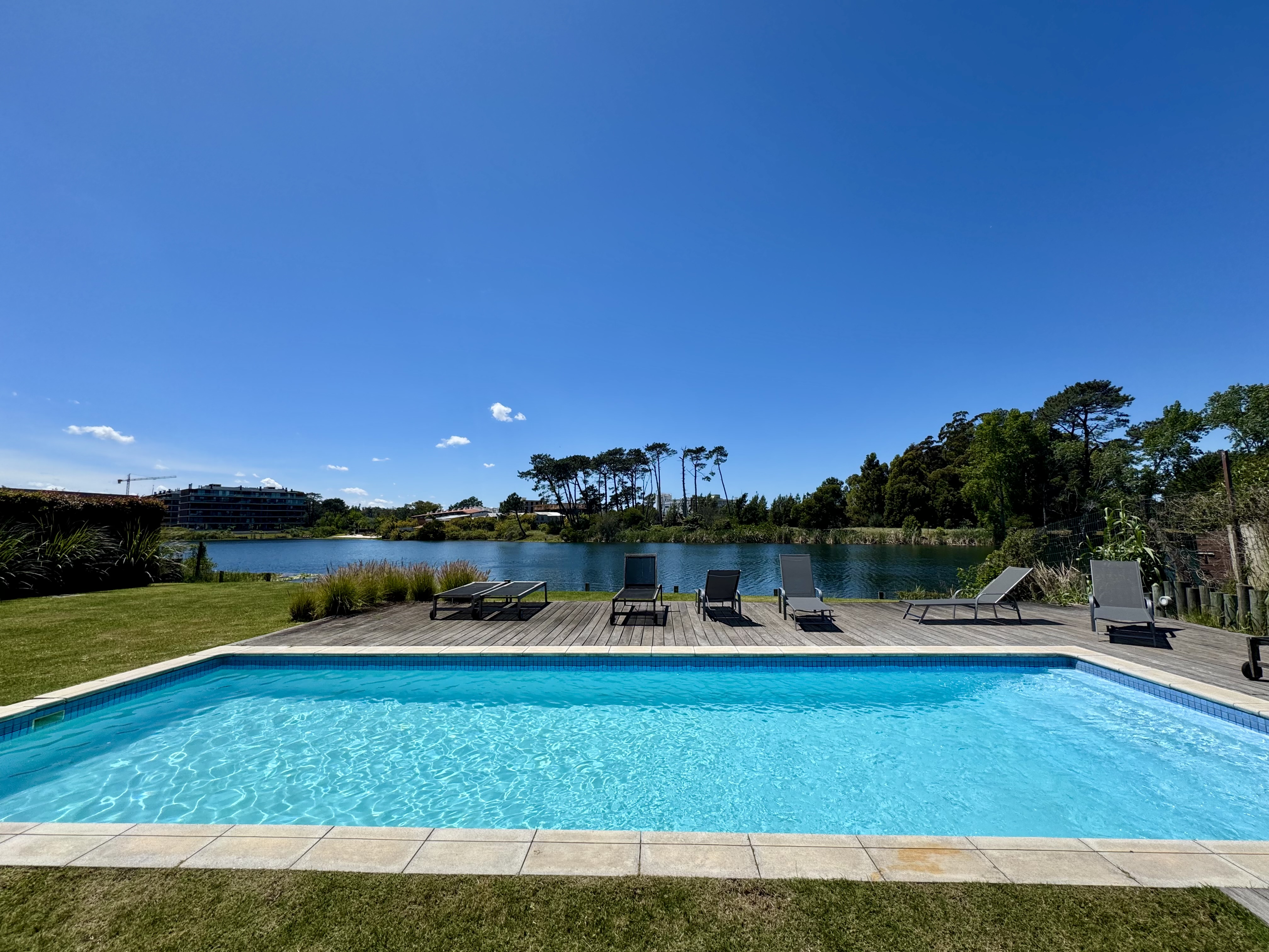 Alquiler apartamento 3 dormitorios con vista al lago en Avenida de las Americas Parque Miramar Carrasco
