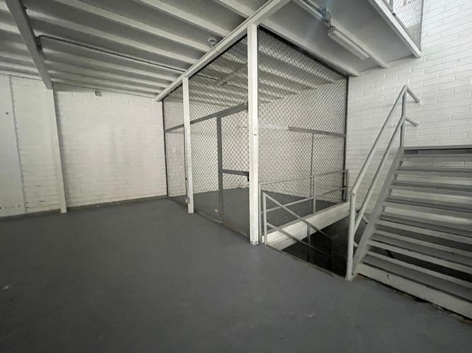 Bodega en arriendo en Primavera, Envigado, 2100 m² · foto 19 de 20