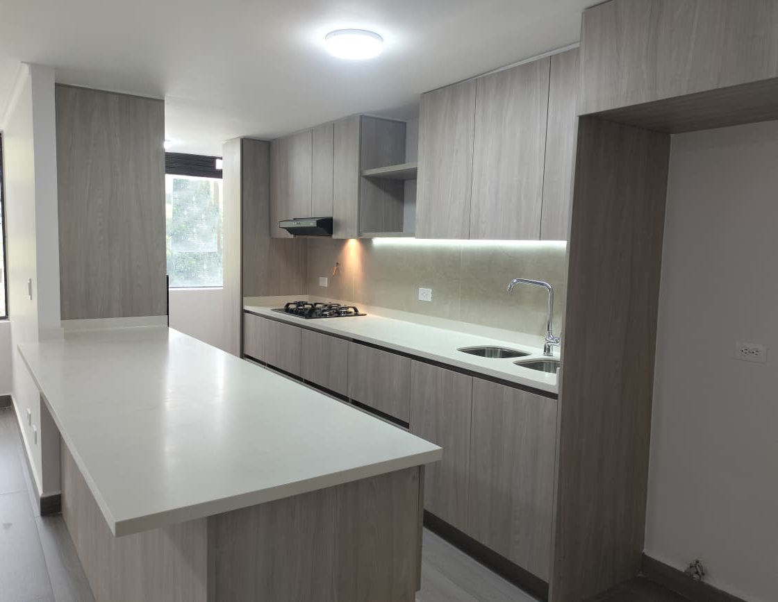 Apartamento en arriendo en El Poblado, Medellín · foto 3 de 17