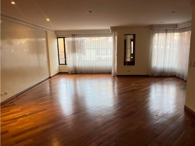 Apartamento de 3 alcobas en venta en La Calleja, Bogotá, 180 m² · foto 2 de 22