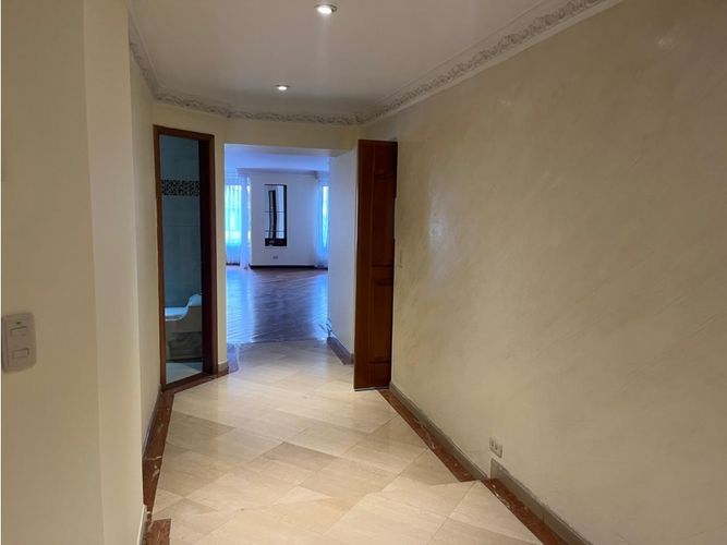 Apartamento de 3 alcobas en venta en La Calleja, Bogotá, 180 m² · foto 4 de 22