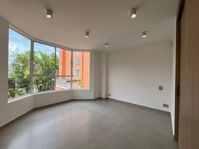 Apartamento de 2 alcobas en arriendo en El Poblado, Medellín, 79 m² · foto 2 de 18