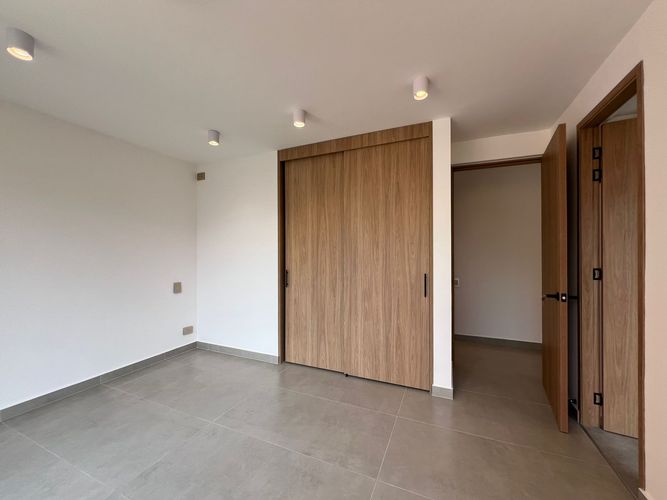 Apartamento de 2 alcobas en arriendo en El Poblado, Medellín, 79 m² · foto 13 de 18