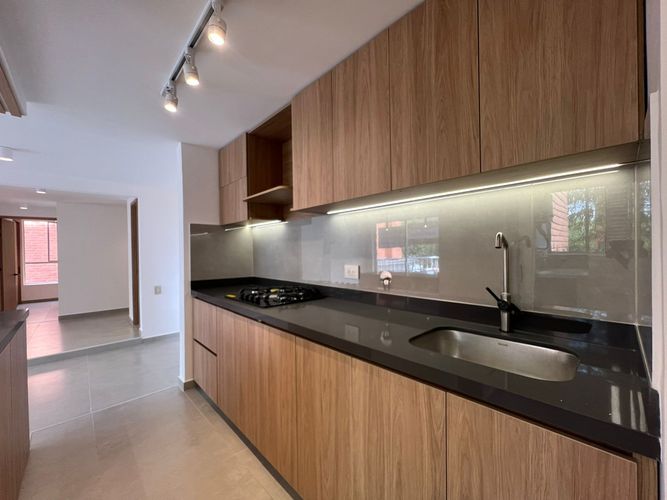 Apartamento de 2 alcobas en arriendo en El Poblado, Medellín, 79 m² · foto 5 de 18
