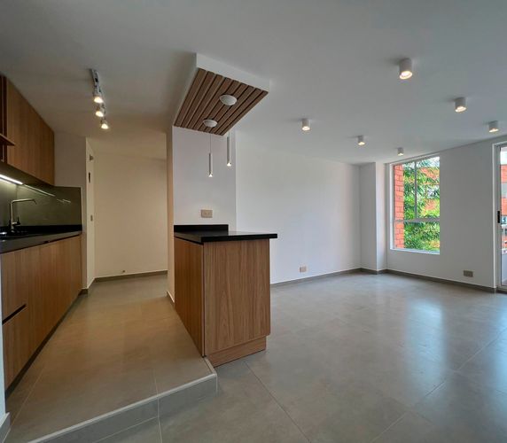 Apartamento de 2 alcobas en arriendo en El Poblado, Medellín, 79 m² · foto 3 de 18