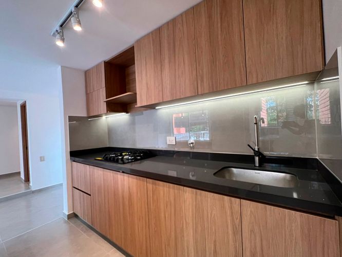 Apartamento de 2 alcobas en arriendo en El Poblado, Medellín, 79 m² · foto 6 de 18