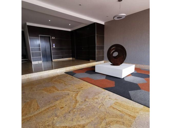 Apartamento de 3 alcobas en venta en Chico Norte, Bogotá, 330 m² · foto 2 de 24