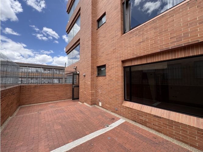 Apartamento de 4 alcobas en arriendo en Chicó Navarra, Bogotá, 200 m² · foto 2 de 16