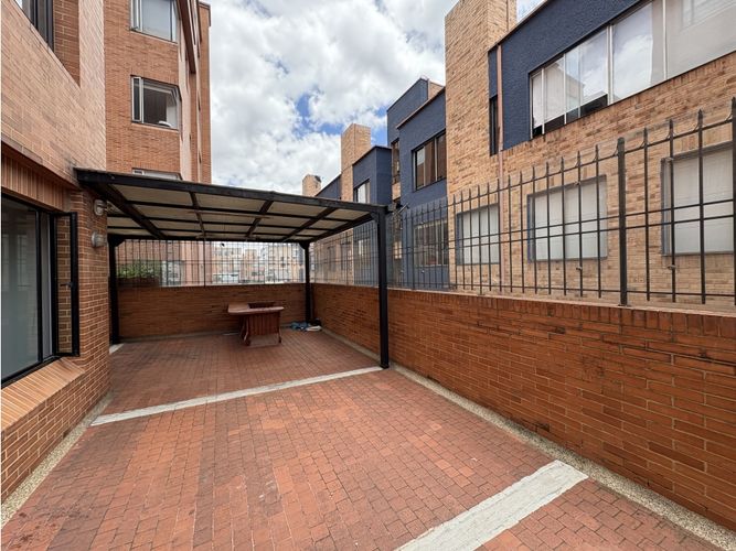 Apartamento de 4 alcobas en arriendo en Chicó Navarra, Bogotá, 200 m² · foto 3 de 16