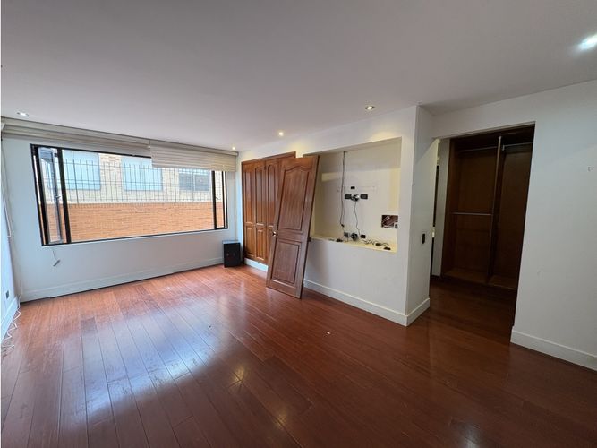 Apartamento de 4 alcobas en arriendo en Chicó Navarra, Bogotá, 200 m² · foto 7 de 16