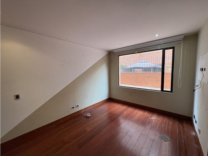 Apartamento de 4 alcobas en arriendo en Chicó Navarra, Bogotá, 200 m² · foto 8 de 16